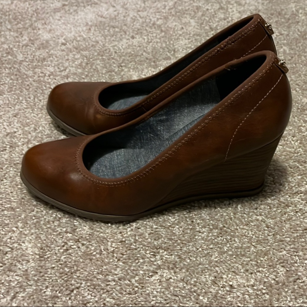 Women's Brown Wedge Pumps - Sleek Comfort